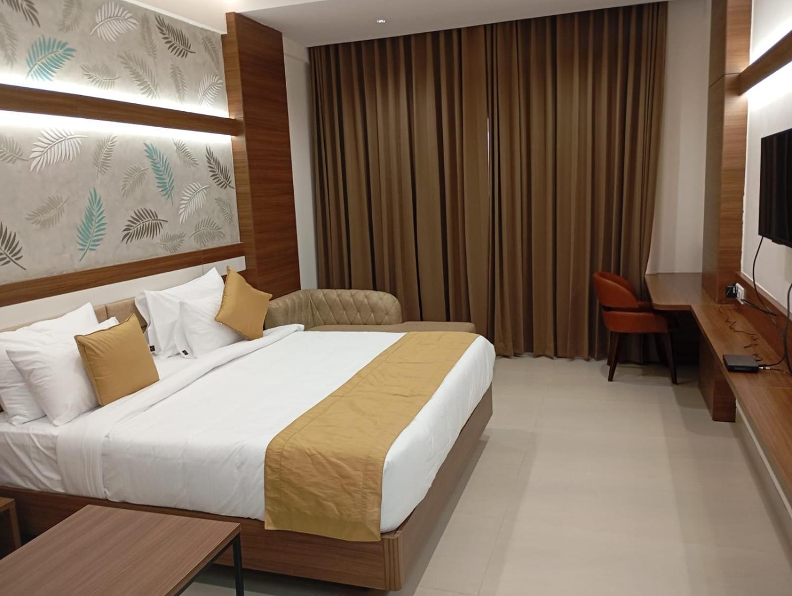 Highland Hotel Bangalore Exteriör bild