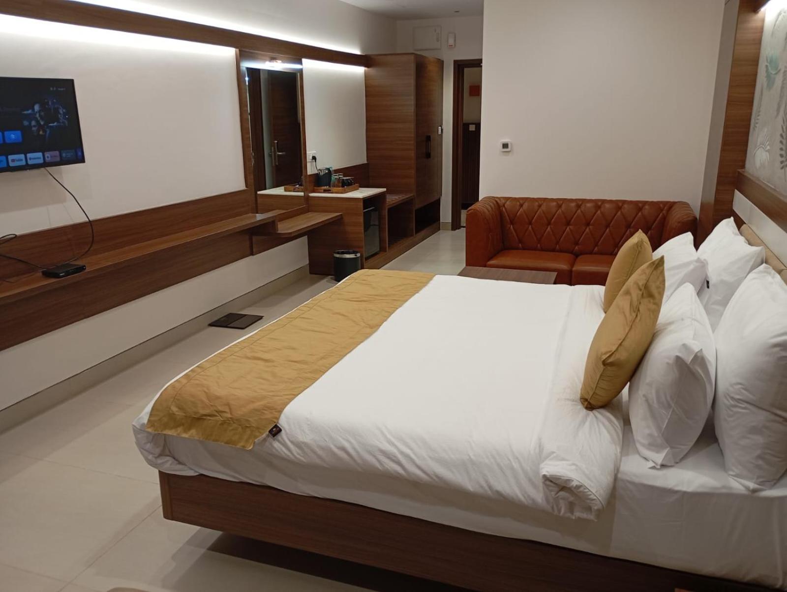 Highland Hotel Bangalore Exteriör bild
