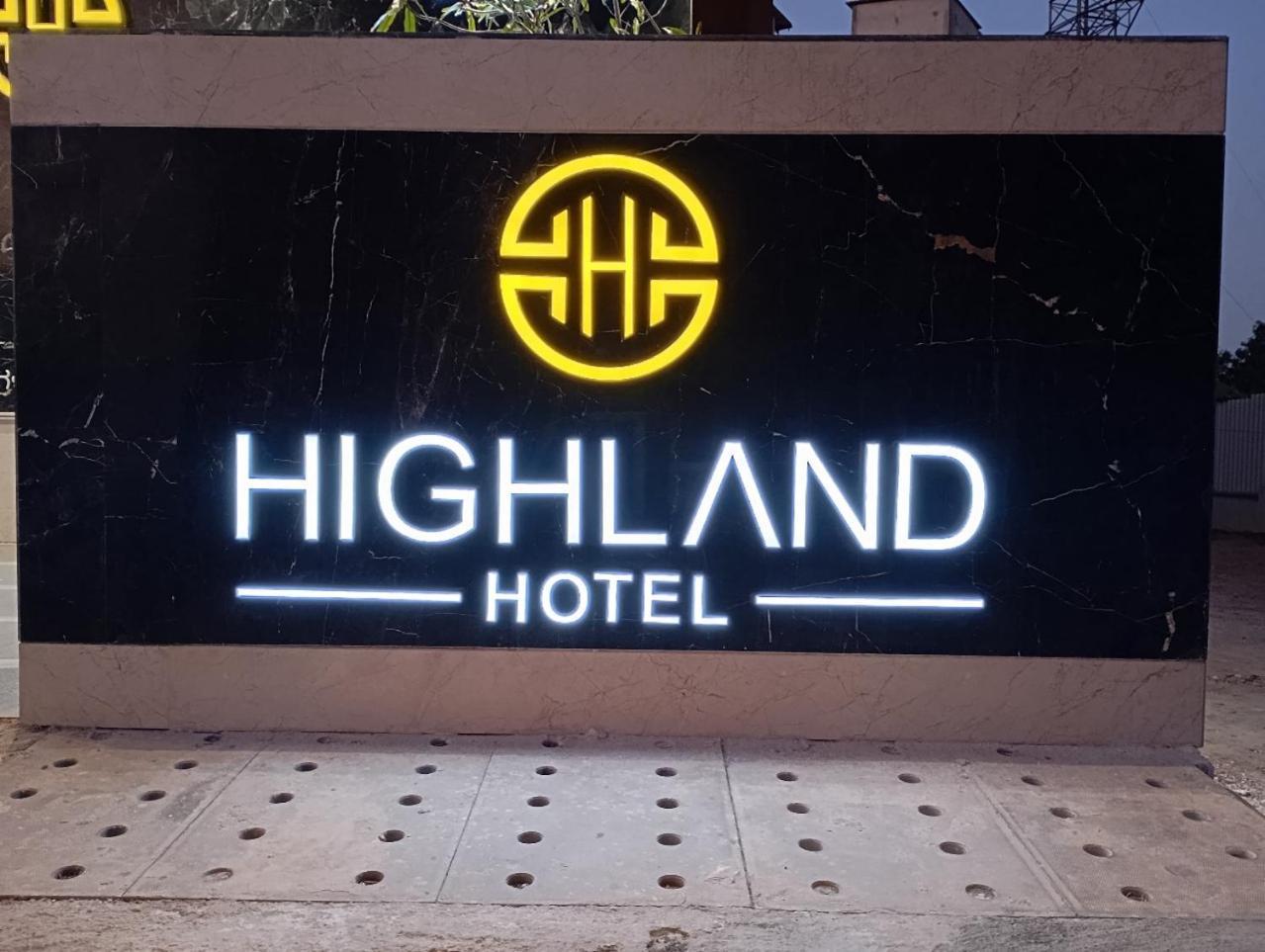 Highland Hotel Bangalore Exteriör bild