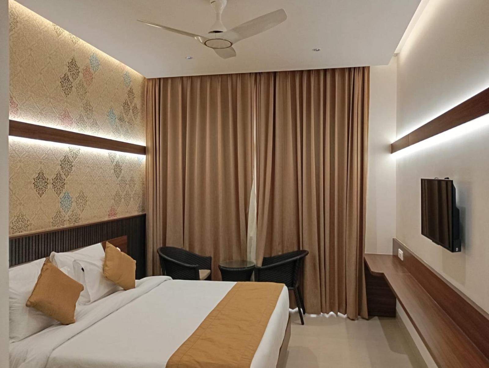 Highland Hotel Bangalore Exteriör bild