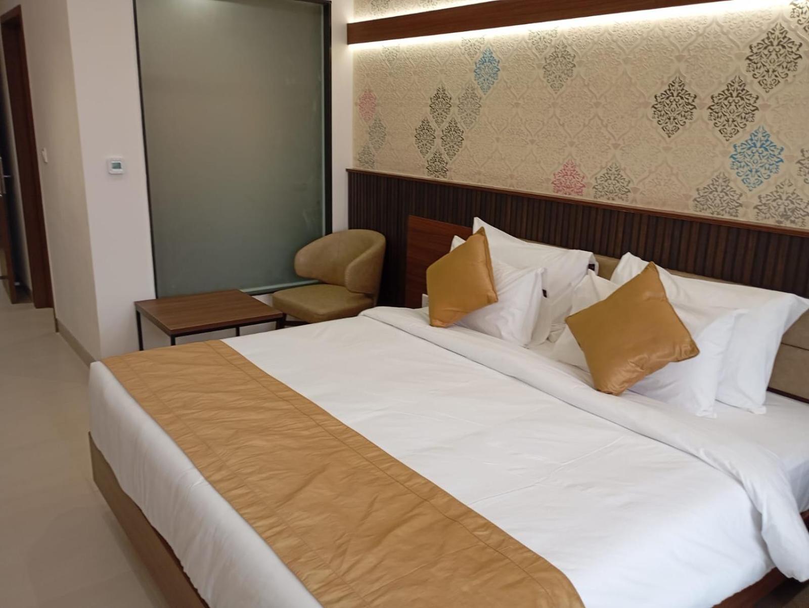 Highland Hotel Bangalore Exteriör bild