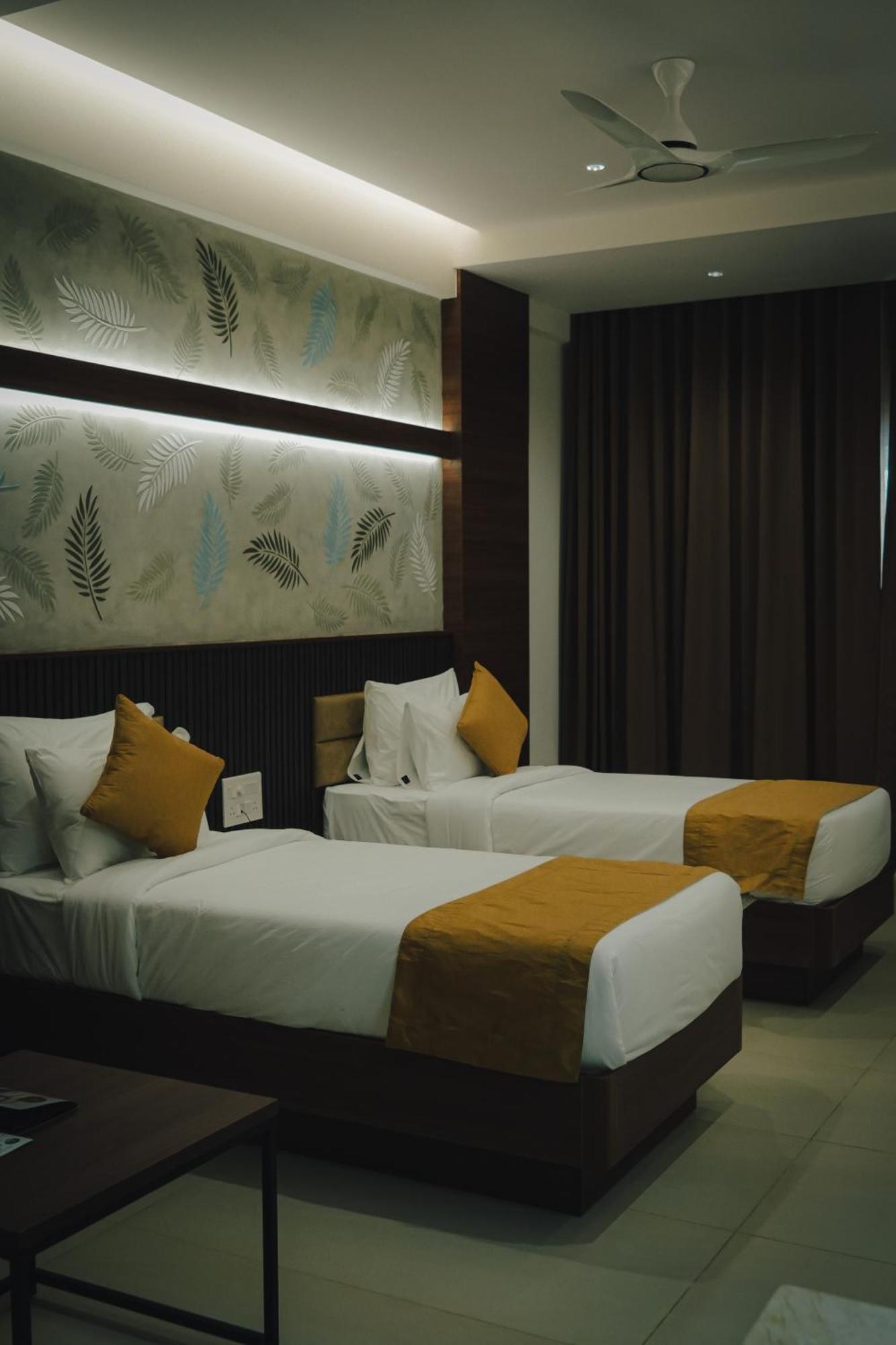 Highland Hotel Bangalore Exteriör bild