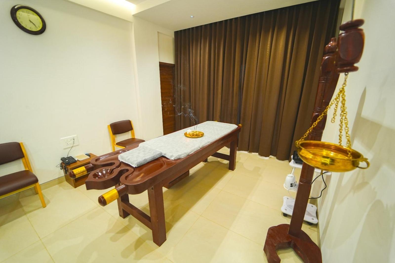 Highland Hotel Bangalore Exteriör bild